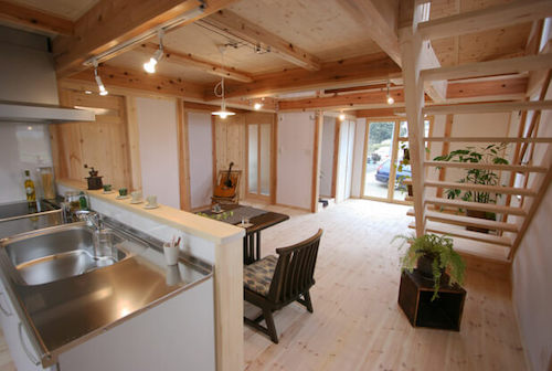 コンパクトながらも開放感のある空間の事例